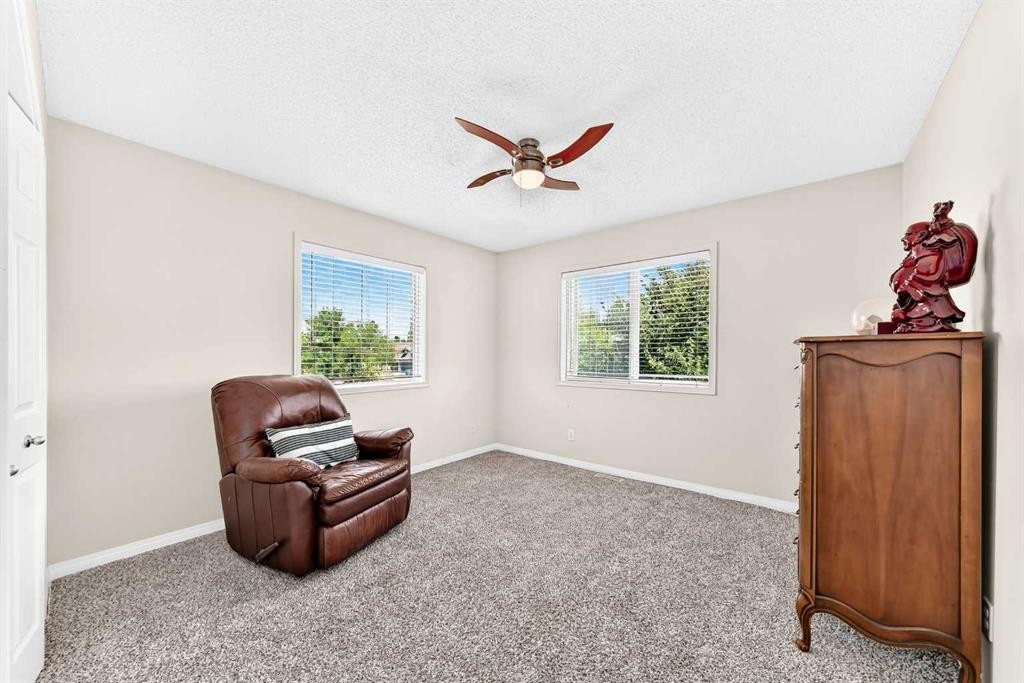 124 West Lakeview Drive, Chestermere, AB - Indoor Photo Showing Other Room
