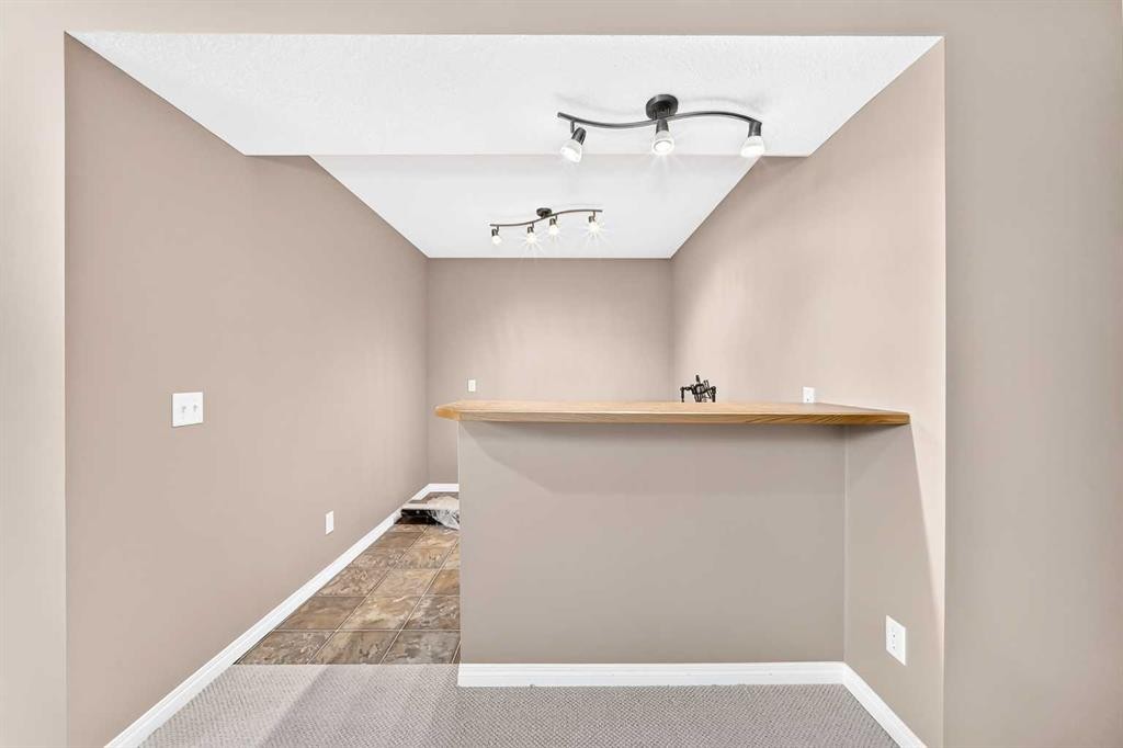 124 West Lakeview Drive, Chestermere, AB - Indoor Photo Showing Other Room