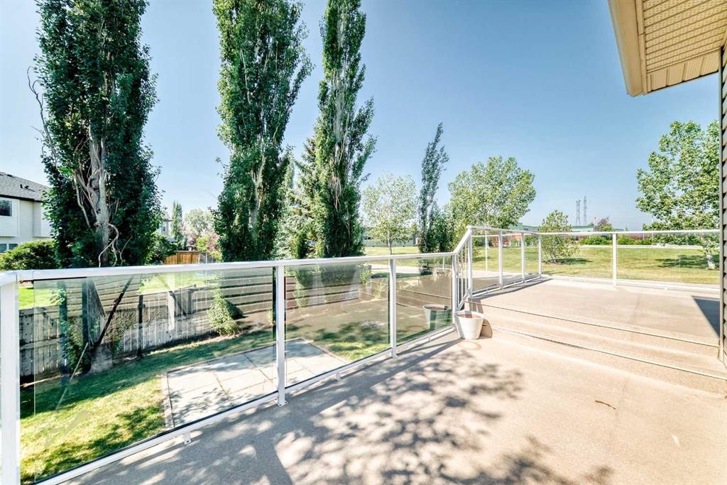 124 West Lakeview Drive, Chestermere, AB - Outdoor