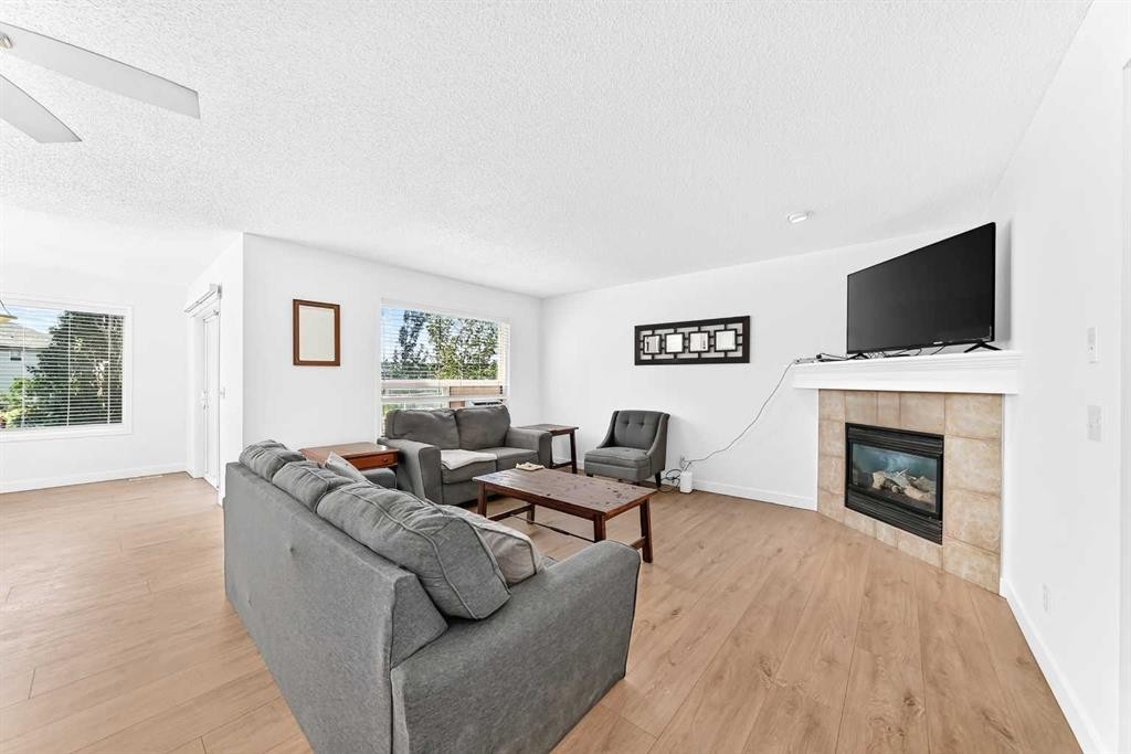 124 West Lakeview Drive, Chestermere, AB - Indoor Photo Showing Living Room With Fireplace