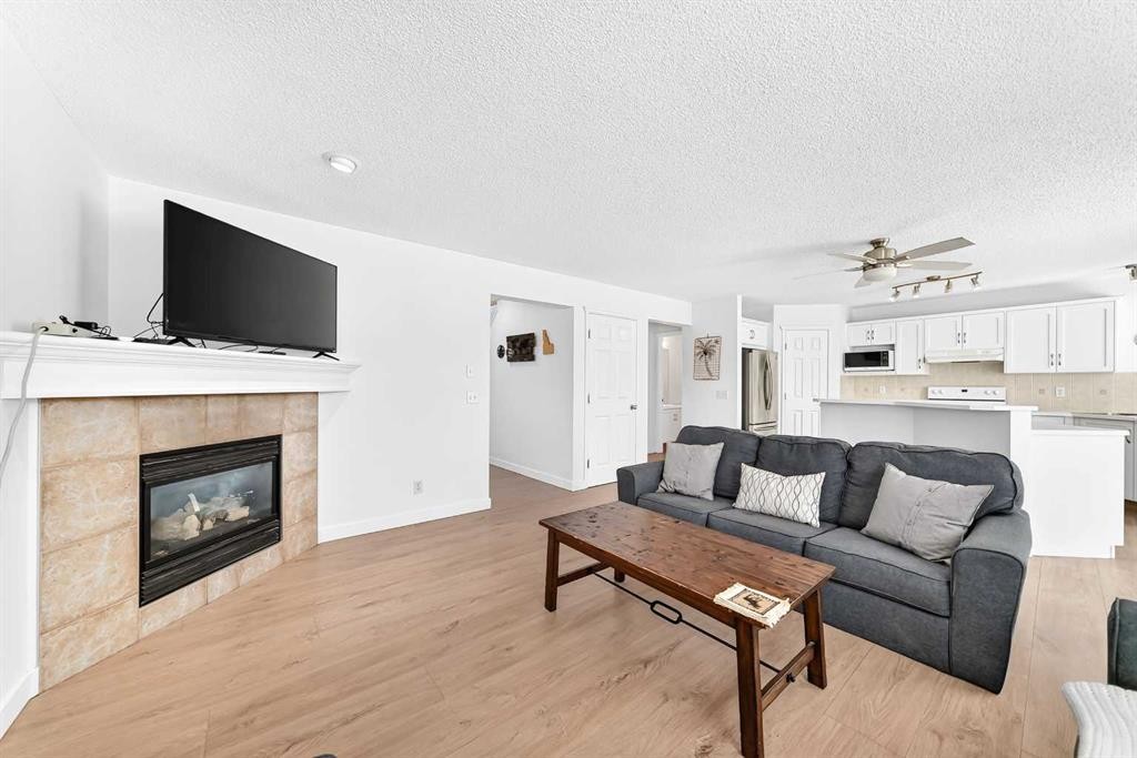124 West Lakeview Drive, Chestermere, AB - Indoor Photo Showing Living Room With Fireplace