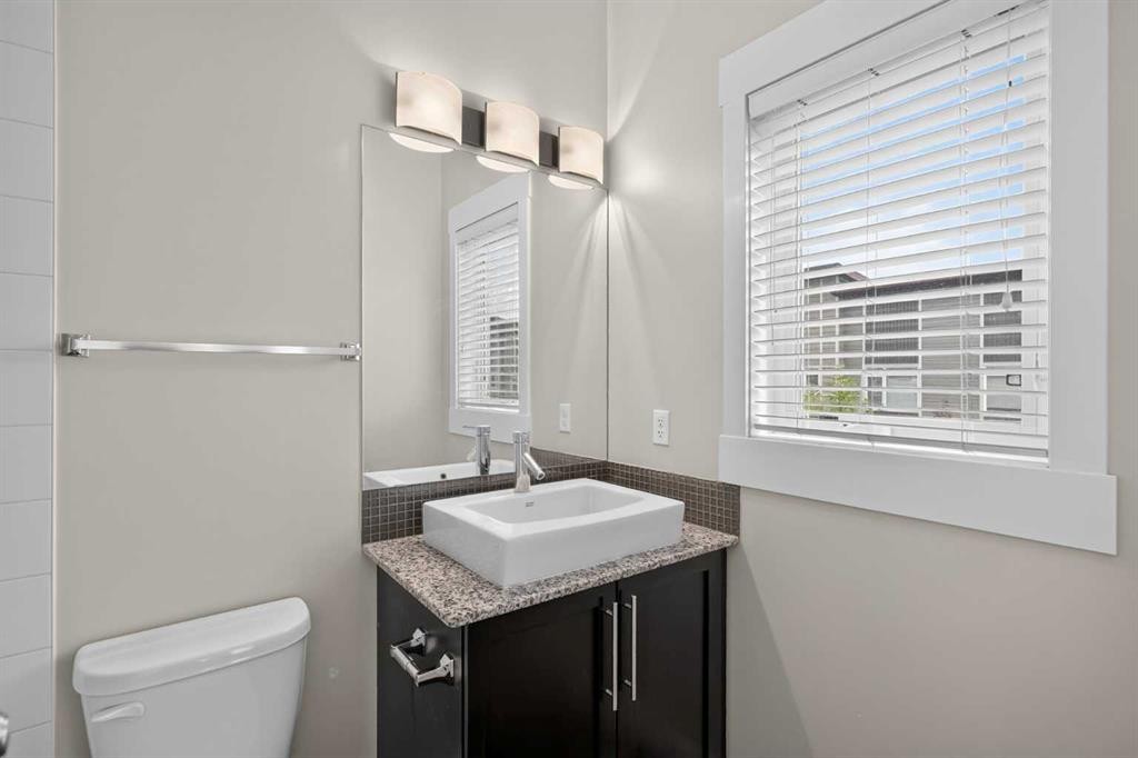 604 Skyview Point Place Ne, Calgary, AB - Indoor Photo Showing Bathroom