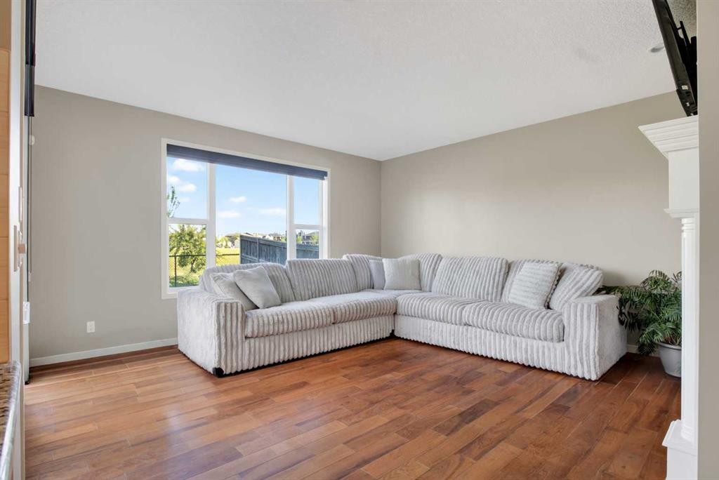 76 Auburn Glen Heights Se, Calgary, AB - Indoor Photo Showing Living Room
