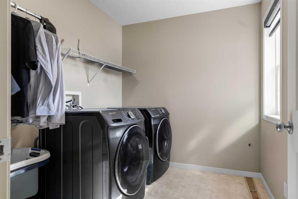 76 Auburn Glen Heights Se, Calgary, AB - Indoor Photo Showing Laundry Room