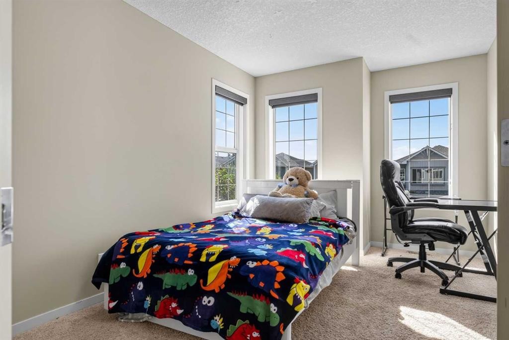 76 Auburn Glen Heights Se, Calgary, AB - Indoor Photo Showing Bedroom