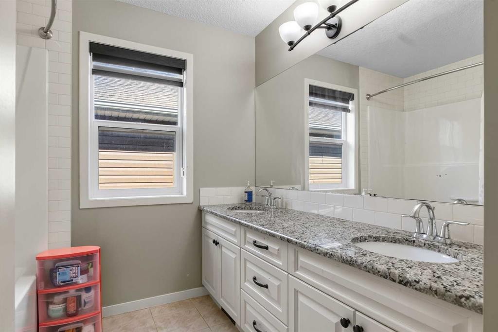 76 Auburn Glen Heights Se, Calgary, AB - Indoor Photo Showing Bathroom