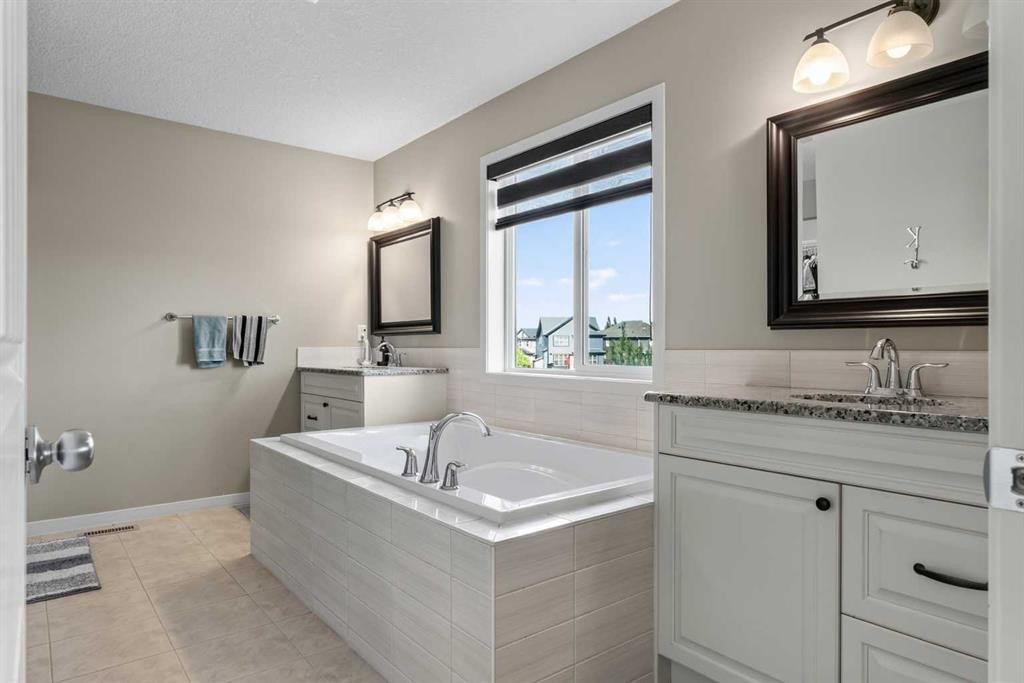 76 Auburn Glen Heights Se, Calgary, AB - Indoor Photo Showing Bathroom
