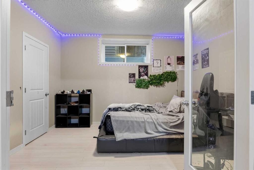 76 Auburn Glen Heights Se, Calgary, AB - Indoor Photo Showing Bedroom