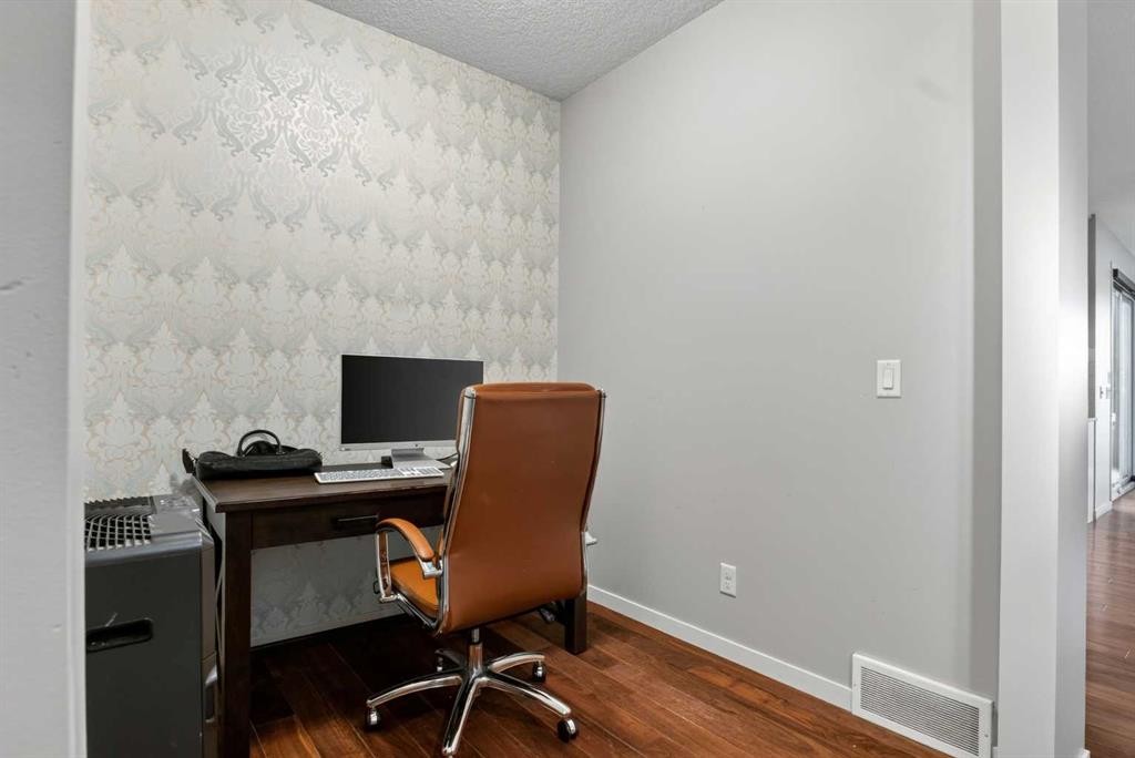 76 Auburn Glen Heights Se, Calgary, AB - Indoor Photo Showing Office