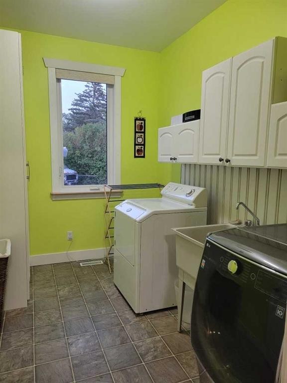280166 Twp Rd 240, Chestermere, AB - Indoor Photo Showing Laundry Room