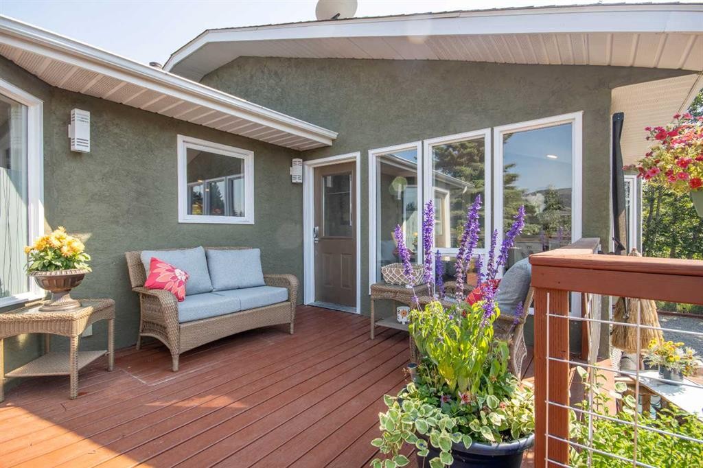 550 4 Avenue Sw, Sundre, AB - Outdoor With Deck Patio Veranda With Exterior