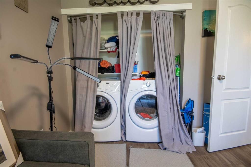 550 4 Avenue Sw, Sundre, AB - Indoor Photo Showing Laundry Room