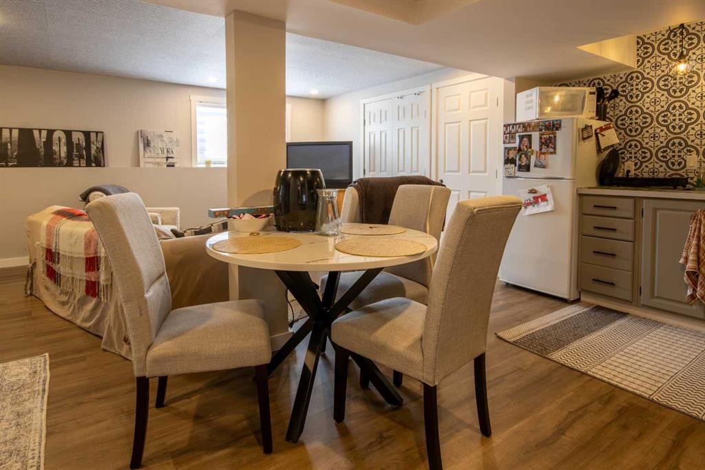 550 4 Avenue Sw, Sundre, AB - Indoor Photo Showing Dining Room