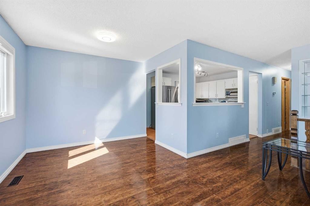 4 Arlington Bay Se, Calgary, AB - Indoor Photo Showing Other Room