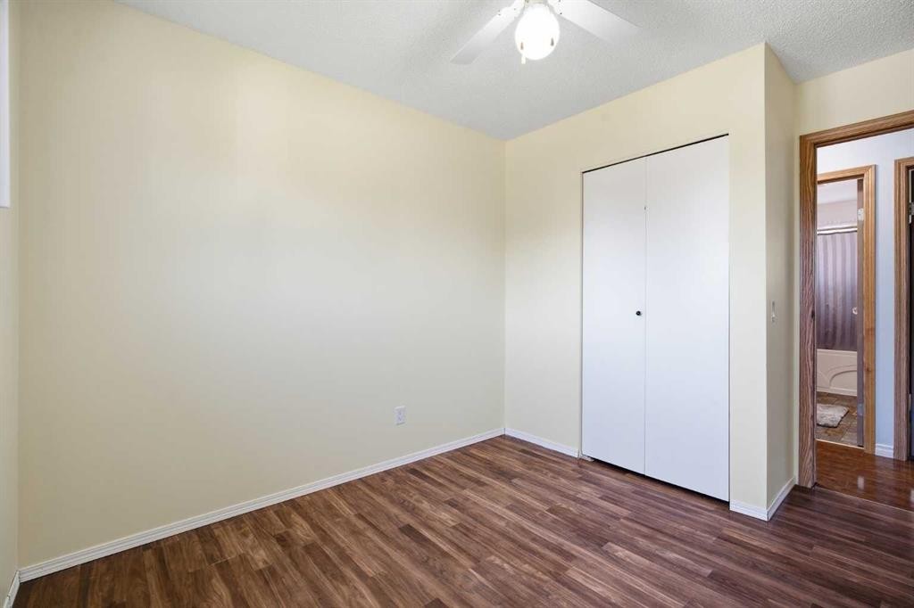 4 Arlington Bay Se, Calgary, AB - Indoor Photo Showing Other Room