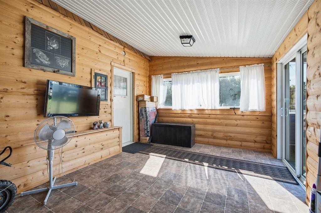 4 Arlington Bay Se, Calgary, AB - Indoor