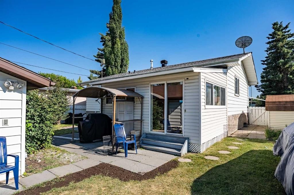 4 Arlington Bay Se, Calgary, AB - Outdoor
