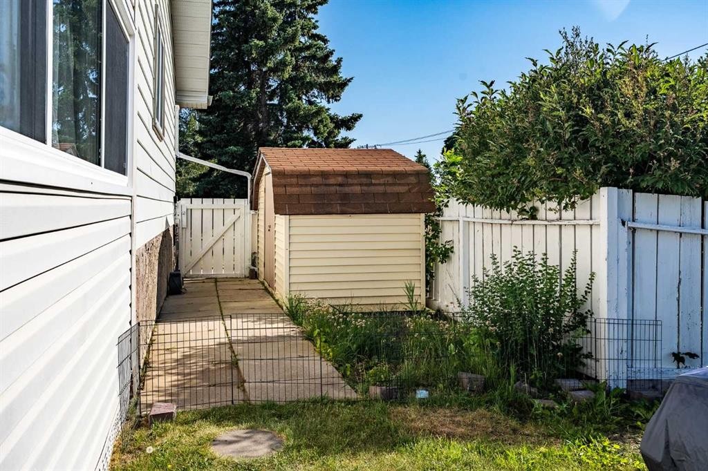4 Arlington Bay Se, Calgary, AB - Outdoor