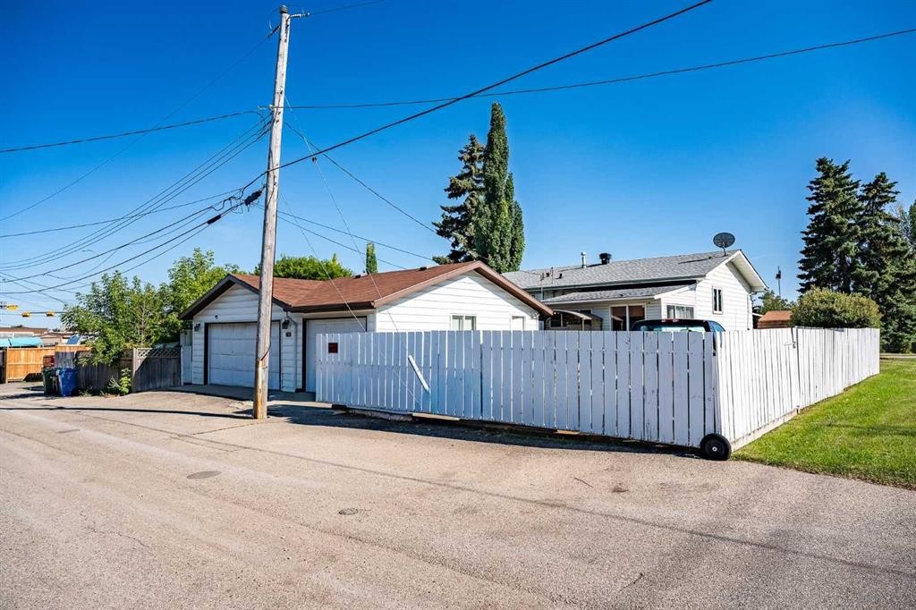 4 Arlington Bay Se, Calgary, AB - Outdoor