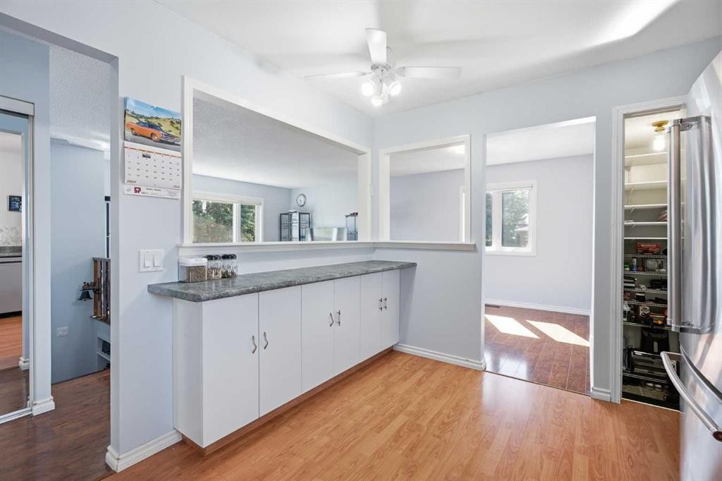4 Arlington Bay Se, Calgary, AB - Indoor