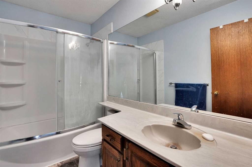 21 La Valencia Green Ne, Calgary, AB - Indoor Photo Showing Bathroom