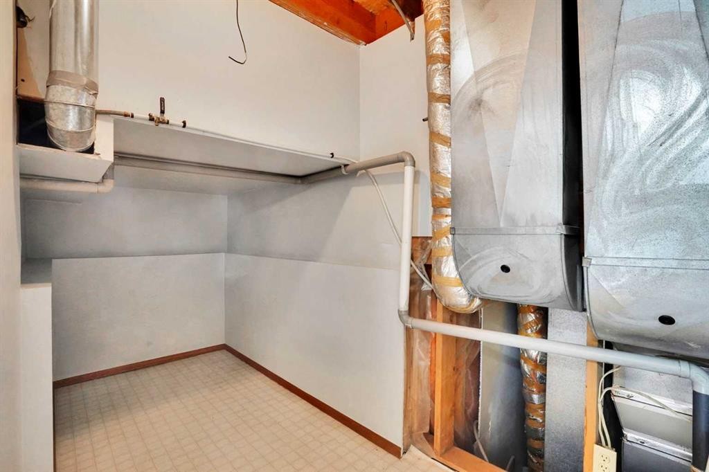 21 La Valencia Green Ne, Calgary, AB - Indoor