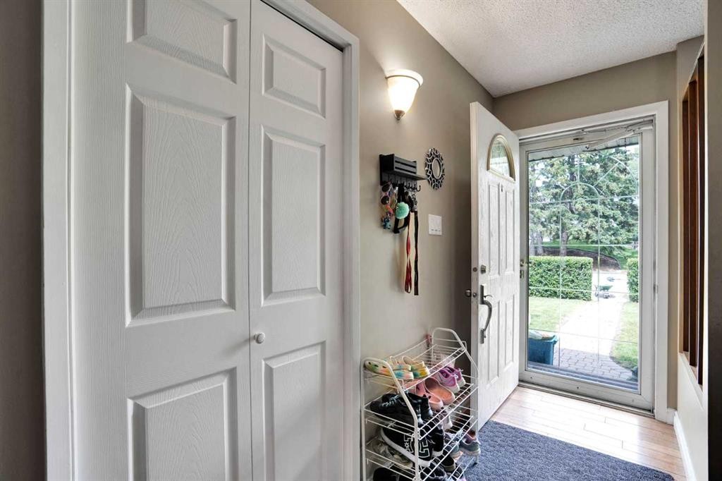 5748 Dalmead Crescent Nw, Calgary, AB - Indoor Photo Showing Other Room