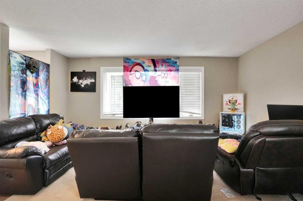 5748 Dalmead Crescent Nw, Calgary, AB - Indoor Photo Showing Living Room