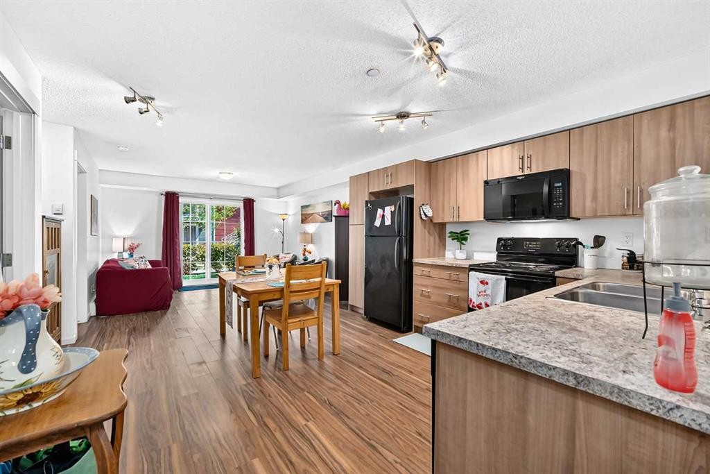 5102-755 Copperpond Boulevard Se, Calgary, AB - Indoor Photo Showing Kitchen With Double Sink
