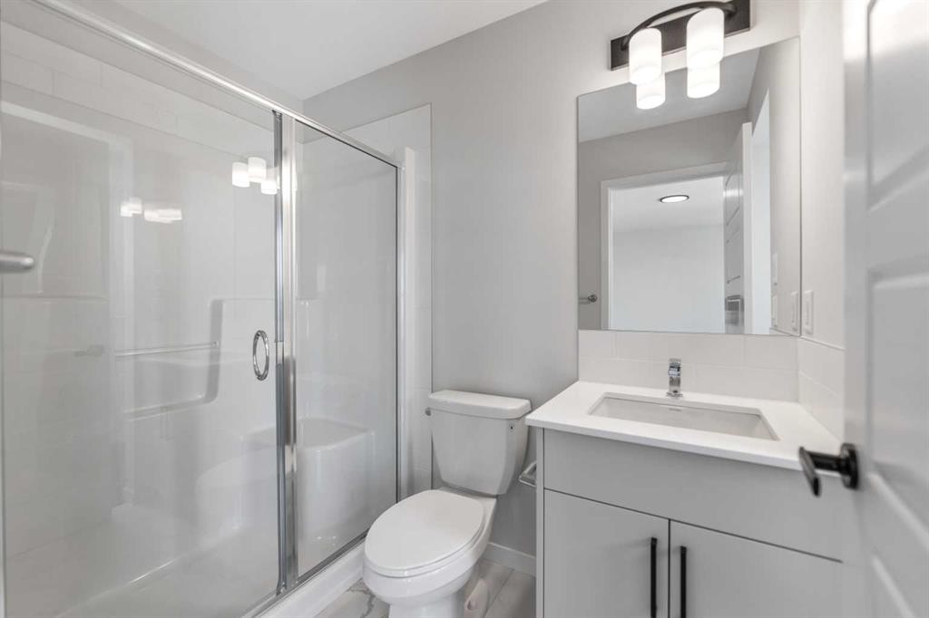 247 Lucas Gate Nw, Calgary, AB - Indoor Photo Showing Bathroom