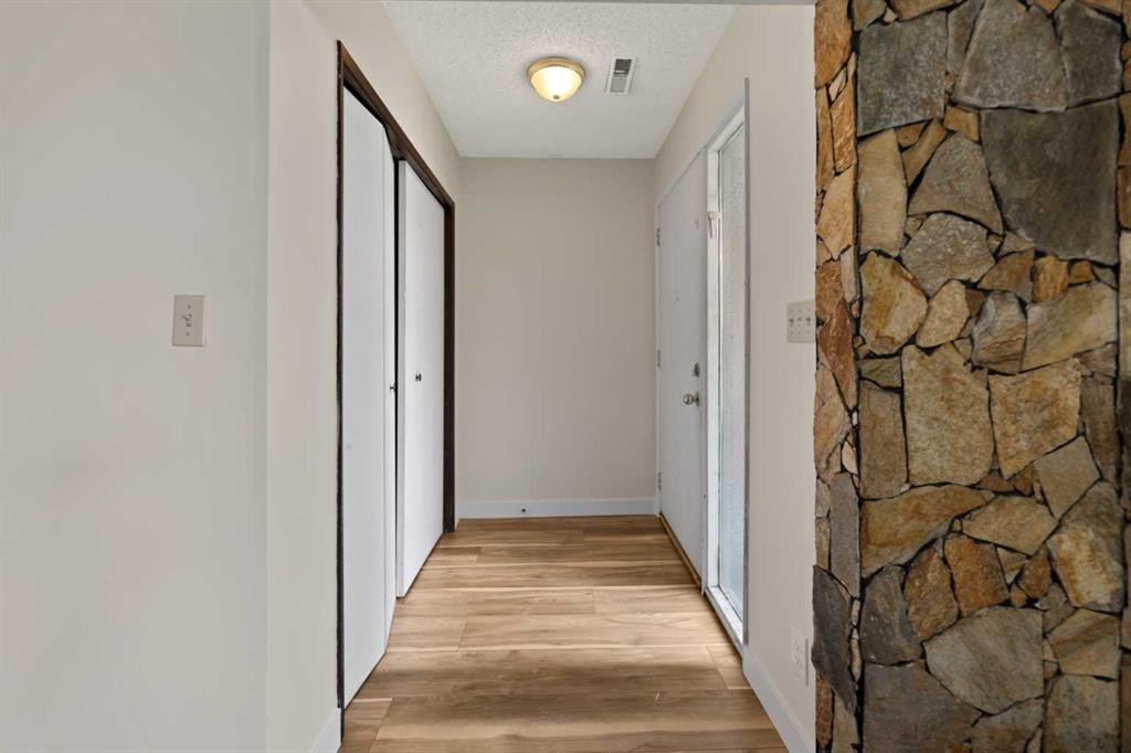 122 Berkley Way Nw, Calgary, AB - Indoor Photo Showing Other Room