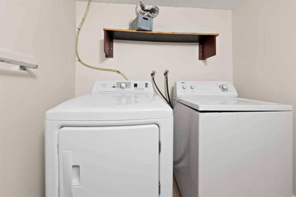 122 Berkley Way Nw, Calgary, AB - Indoor Photo Showing Laundry Room