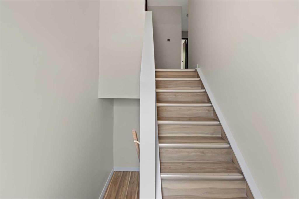 122 Berkley Way Nw, Calgary, AB - Indoor Photo Showing Other Room