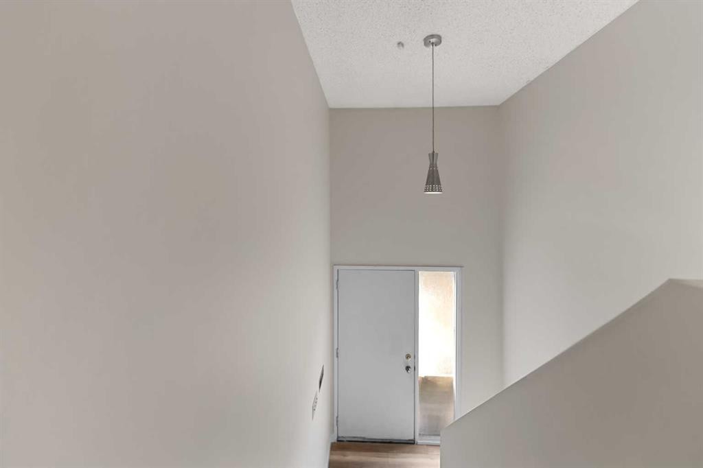 122 Berkley Way Nw, Calgary, AB - Indoor Photo Showing Other Room