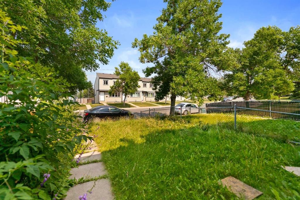 122 Berkley Way Nw, Calgary, AB - Outdoor