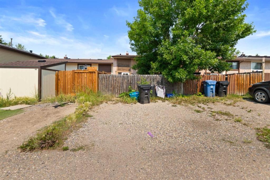 122 Berkley Way Nw, Calgary, AB - Outdoor