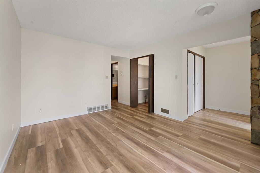 122 Berkley Way Nw, Calgary, AB - Indoor Photo Showing Other Room