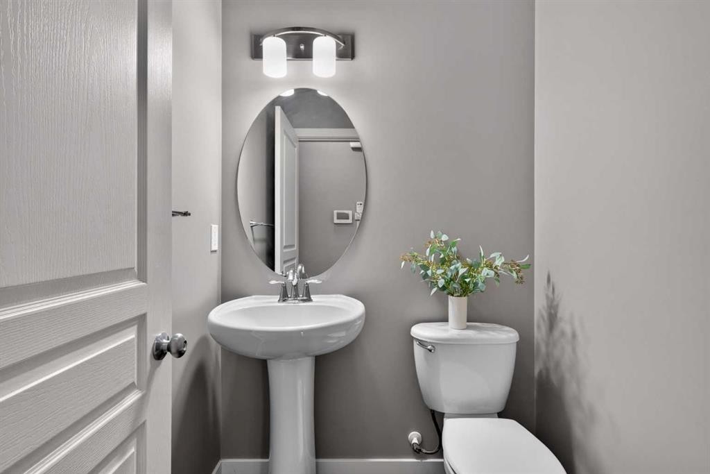 47 Evanscrest Way Nw, Calgary, AB - Indoor Photo Showing Bathroom