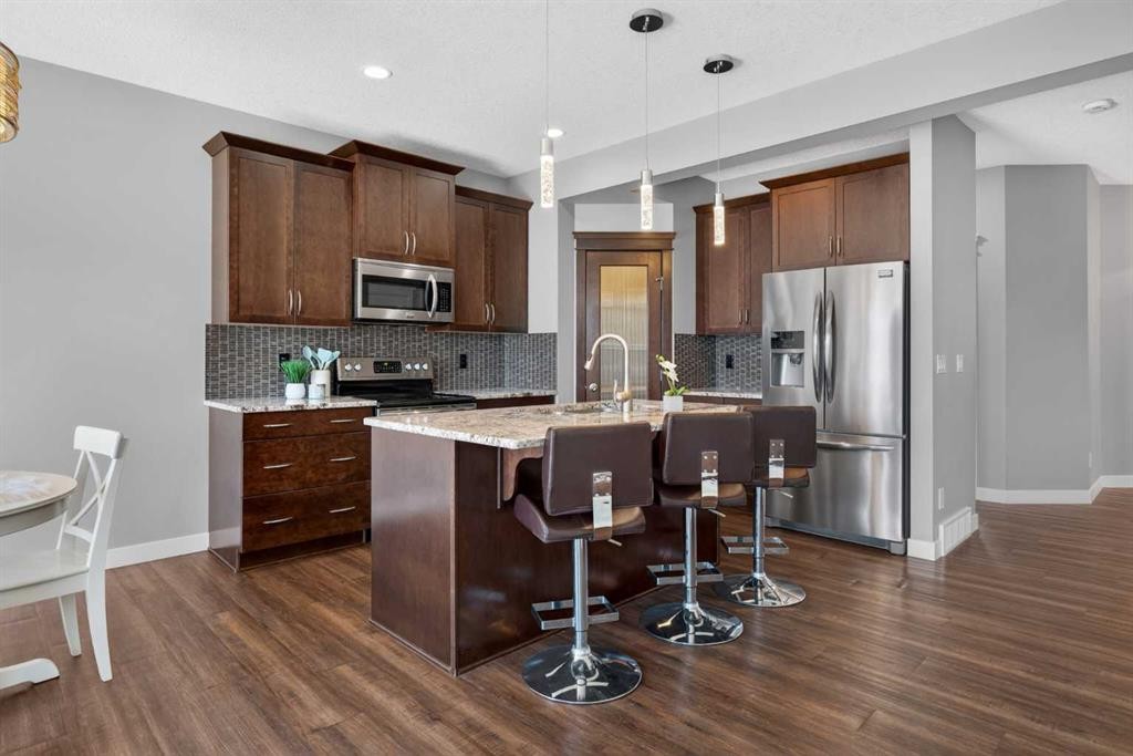 47 Evanscrest Way Nw, Calgary, AB - Indoor Photo Showing Kitchen With Upgraded Kitchen