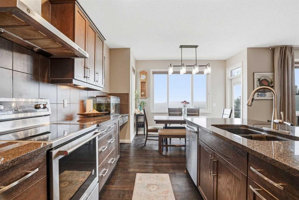 113 Sunset View, Cochrane, AB - Indoor Photo Showing Kitchen With Double Sink With Upgraded Kitchen