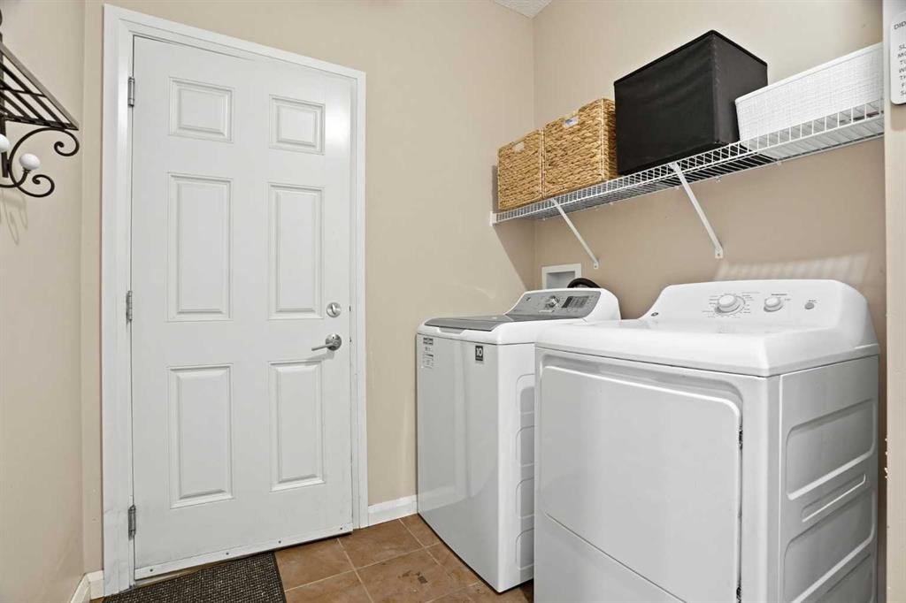 113 Sunset View, Cochrane, AB - Indoor Photo Showing Laundry Room