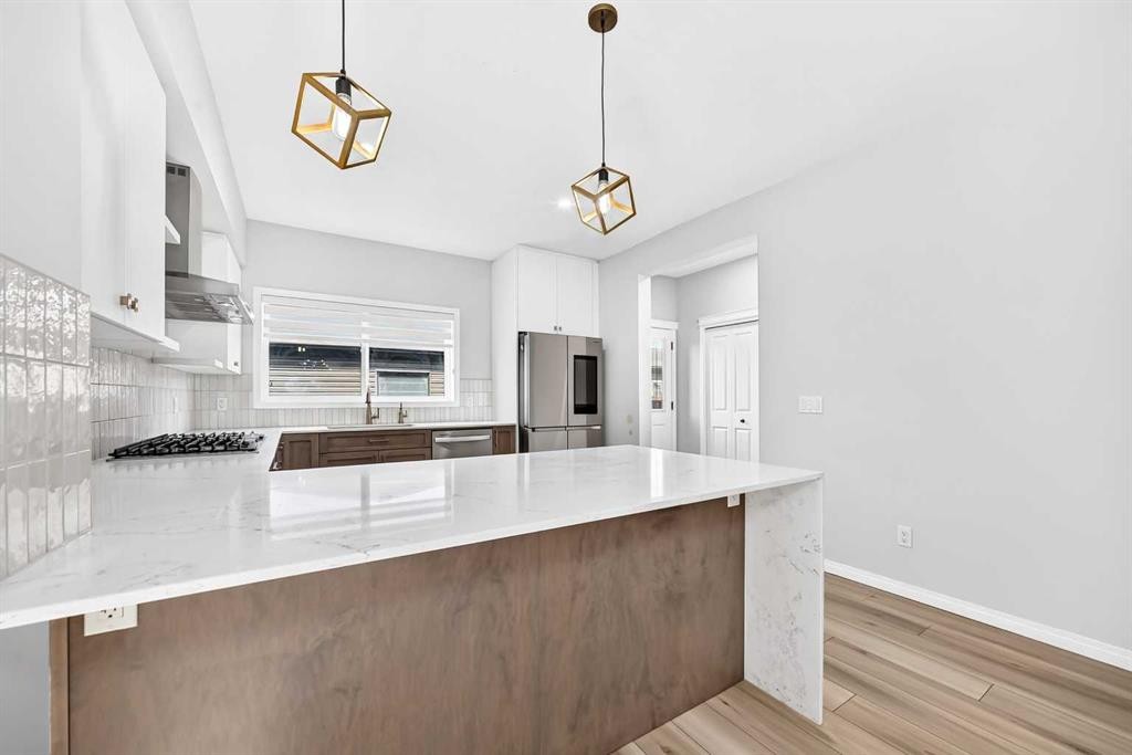 856 Midtown Drive Sw, Airdrie, AB - Indoor Photo Showing Kitchen