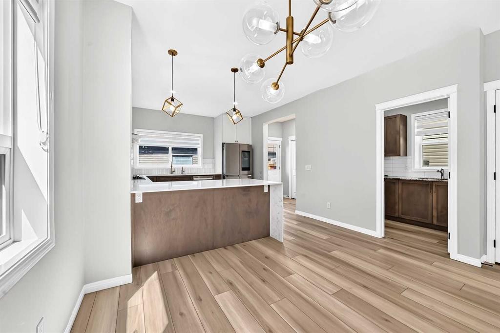 856 Midtown Drive Sw, Airdrie, AB - Indoor Photo Showing Kitchen