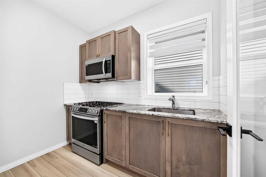 856 Midtown Drive Sw, Airdrie, AB - Indoor Photo Showing Kitchen