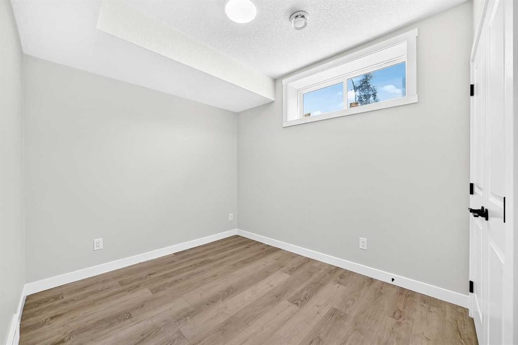 856 Midtown Drive Sw, Airdrie, AB - Indoor Photo Showing Other Room