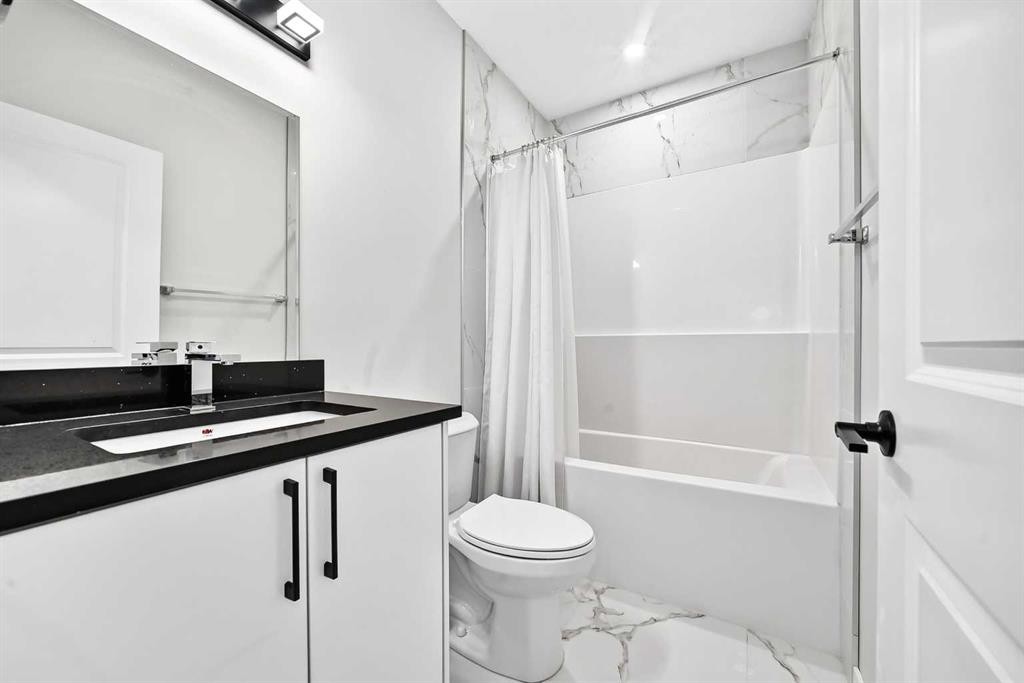 856 Midtown Drive Sw, Airdrie, AB - Indoor Photo Showing Bathroom