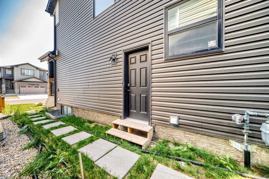 856 Midtown Drive Sw, Airdrie, AB - Outdoor
