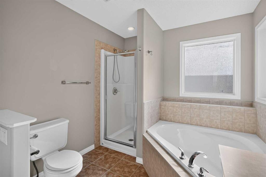 189 Bridleridge View Sw, Calgary, AB - Indoor Photo Showing Bathroom