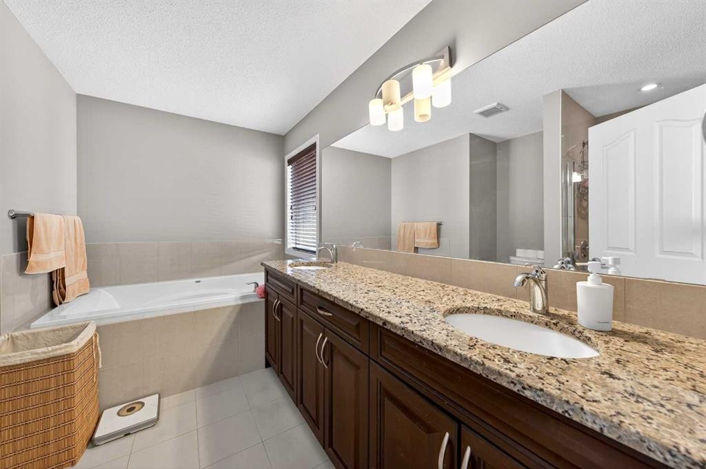 27 Panatella Row Nw, Calgary, AB - Indoor Photo Showing Bathroom