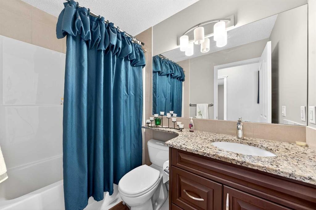 27 Panatella Row Nw, Calgary, AB - Indoor Photo Showing Bathroom